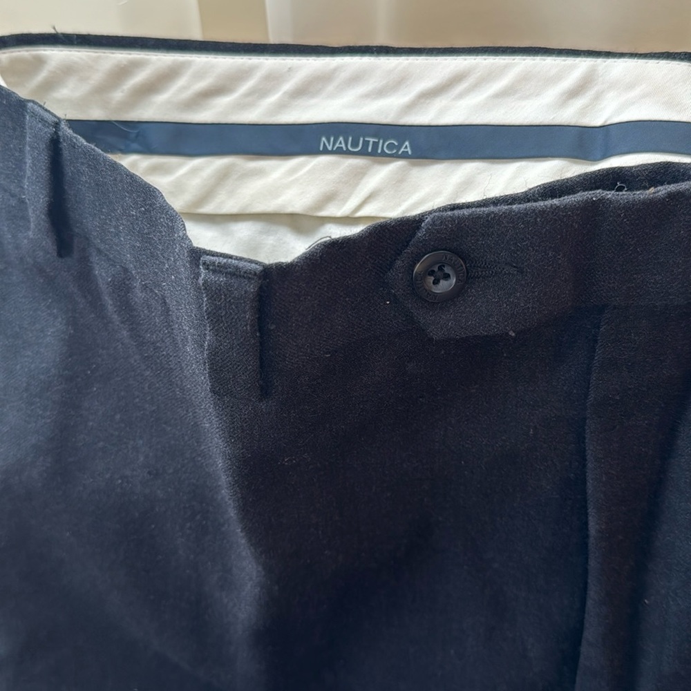 Black Nautica men’s dress pants size 40 length 30. Wool and cashmere.